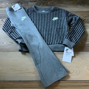 Nike girls 2 pc set size 6(NWT)~PRICE IS FIRM ~